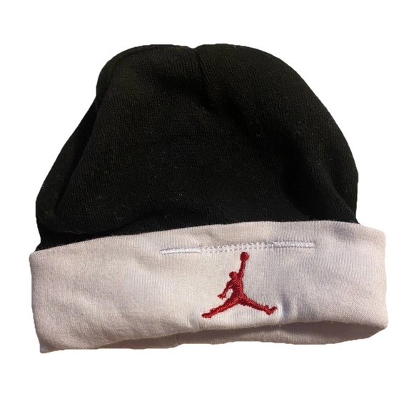 Nike Air Jordan Baby Outfit One Piece Short Sleeve 9 Month & Beanie 6-12 Month - Picture 4 of 7